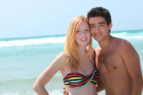 Teens at the beach — Stock Photo, Image