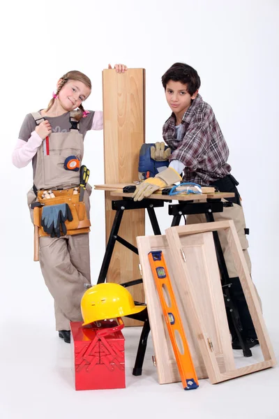Kinder spielen Bauarbeiter — Stockfoto