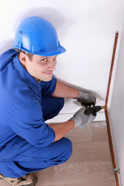 Plumber soldering pipe — Stock Photo, Image