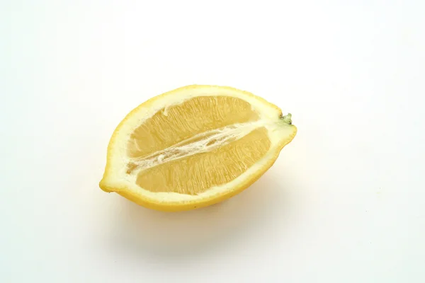 Eine halbe Zitrone — Stockfoto