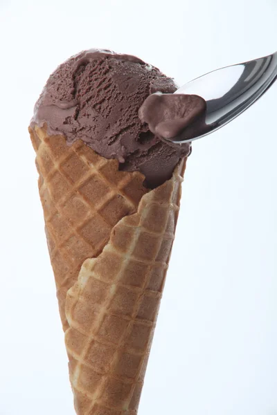 Gelato al cioccolato cono — Foto Stock