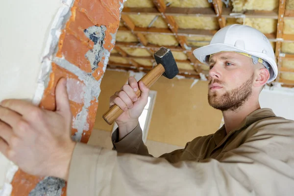 Mann Mit Hammer Wand — Stockfoto