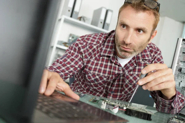 Indvendige Oplysninger Den Gamle Personlige Computer - Stock-foto