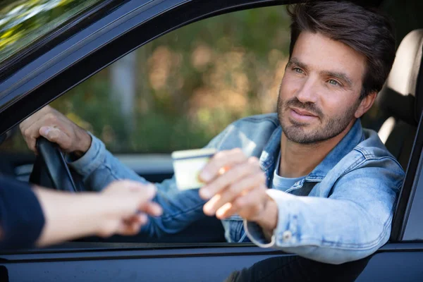 Man Paying Credit Card While Driving Car — Stock Photo, Image