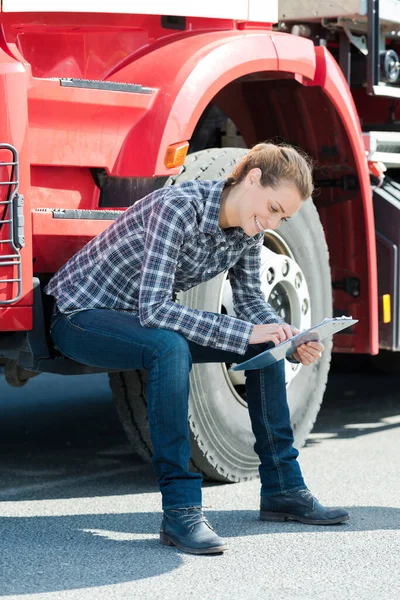 Female Heavy Equipment Operator Smiling Reading Clipboard — Stock Photo, Image