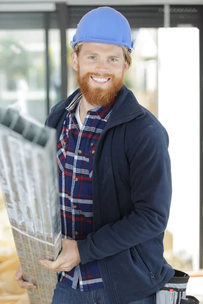 Joven Feliz Trabajador Construcción Sonriendo — Foto de Stock