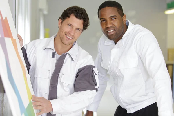 Pintores Felices Sonriendo Cámara — Foto de Stock