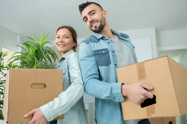 Retrato Mujer Hombre Cajas Móviles —  Fotos de Stock