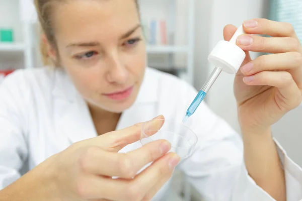 Woman Scientist Adding Liquid Test Tube — Stock Photo, Image