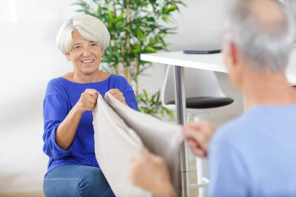 Paar Vouwhanddoek Moderne Wasruimte — Stockfoto