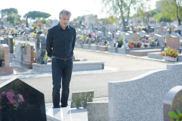 Retrato Del Hombre Cementerio — Foto de Stock