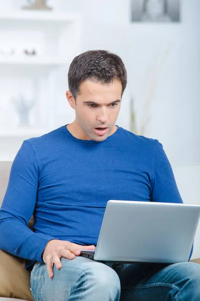 Homem Com Problemas Com Laptop — Fotografia de Stock