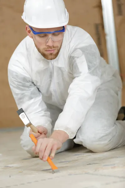 Constructon Worker Using Hammer Chisel — Stock Photo, Image