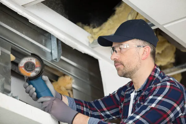 Workman Using Angle Grinder Metal — Stock Photo, Image