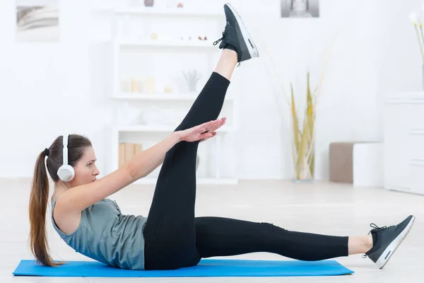 Lady Exercising Leg Raised Air — Stock Photo, Image