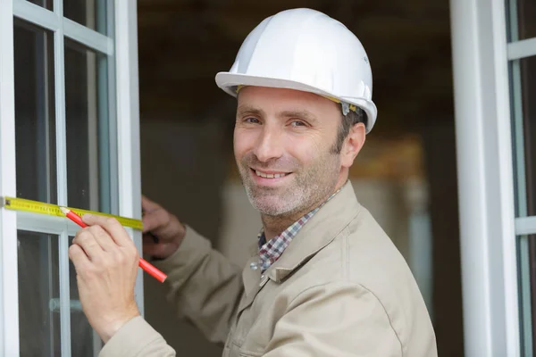 Workman Measuring Double Glazed Window — Stock Photo, Image
