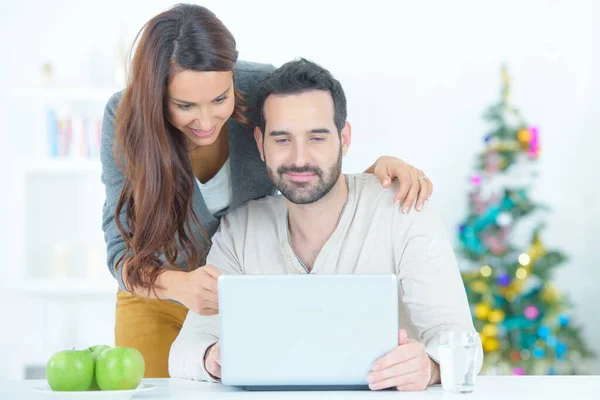 Een Paar Probleemloos Winkelen — Stockfoto