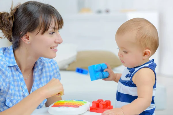 Eine Mutter Die Das Kind Spielt — Stockfoto