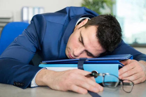 Imagen Trabajador Oficina Durmiendo — Foto de Stock