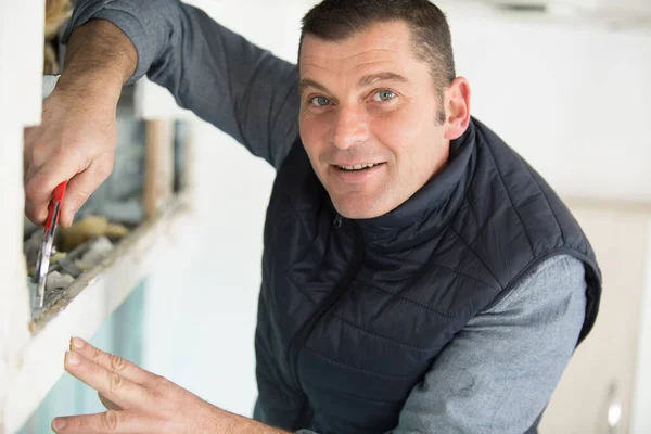 Homem Durante Oficina Manufactury — Fotografia de Stock