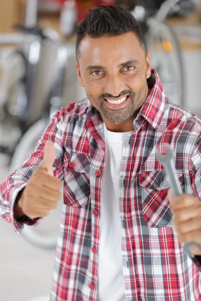 Cyclist Smiling Thumb — Stock Photo, Image