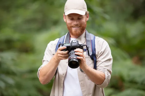 Yakışıklı Vahşi Profesyonel Fotoğrafçı — Stok fotoğraf