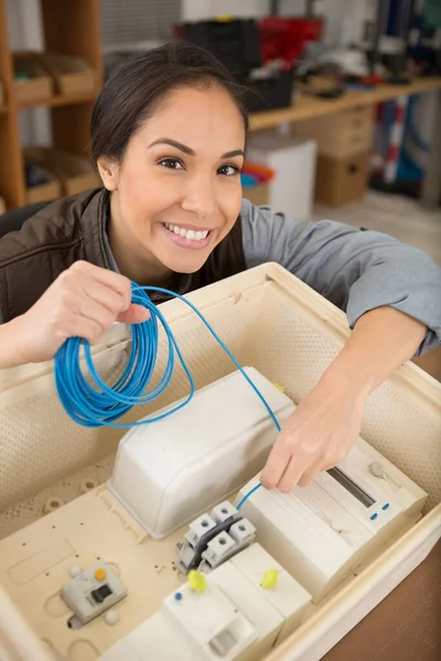 Woman Fixing Electrics Fuse Box — Stock Photo, Image