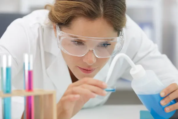 Vrouwelijke Wetenschapper Vrouw Het Lab — Stockfoto