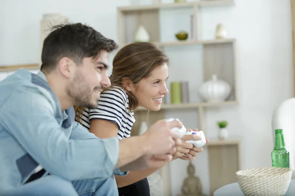 Young Couple Playing Video Games Home — Stock Photo, Image