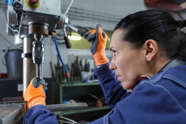 Female Factory Worker Operating Machine — Stock Photo, Image