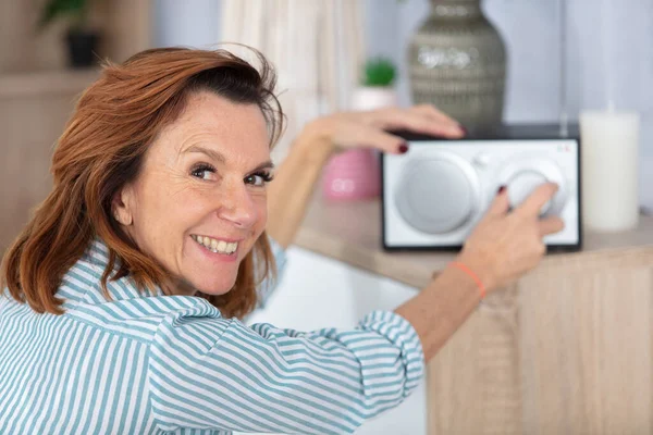Smiling Woman Listening Radio — Stock Photo, Image