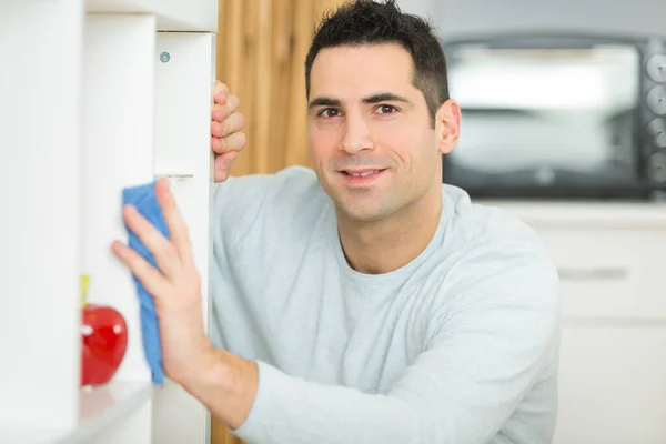 Hombre Limpiando Casa — Foto de Stock