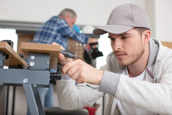 Falegname Con Apprendista Periodo Formazione — Foto Stock