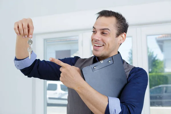 Man Holding Keys — Foto Stock