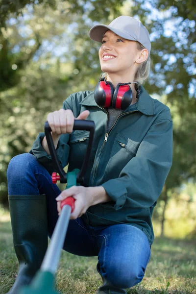 Young Cheerful Woman Hand Held Lawn Mover — Stock Photo, Image