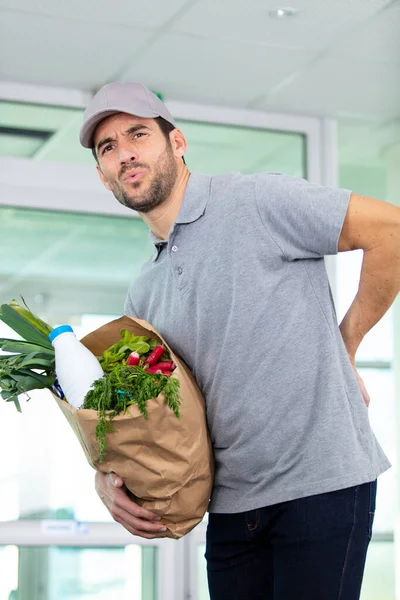 Man Delivering Groceries Suffering Bad Back — Fotografia de Stock