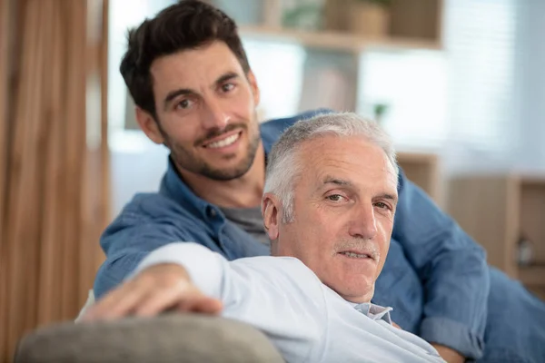 Two Middle Aged Men Sat Sofa — 图库照片