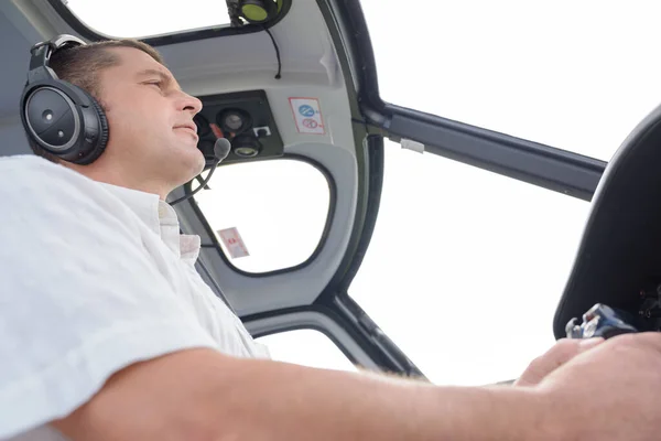 Hombre Volando Helicóptero — Foto de Stock