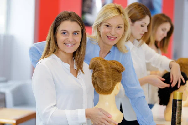 Hairdresser Apprentice Posing Smiling Trainer — Photo