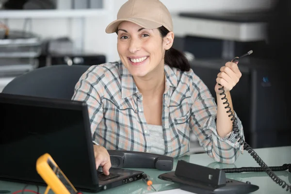 Happy Woman Technician Repair Phone — стоковое фото