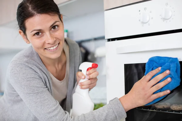 Happy Young Adult Woman Apron Using Wipe Cloth — Foto Stock