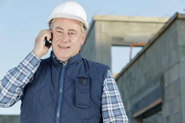 Successful Mature Engineer Phone — Stockfoto