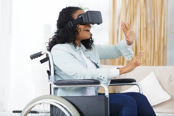 Woman Wheelchair Enjoying Virtual Reality Experience — Stockfoto