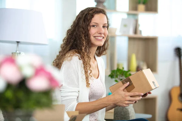 Smiling Young Woman Sitting Sofa Unpacking Received Parcel — Stock Photo, Image