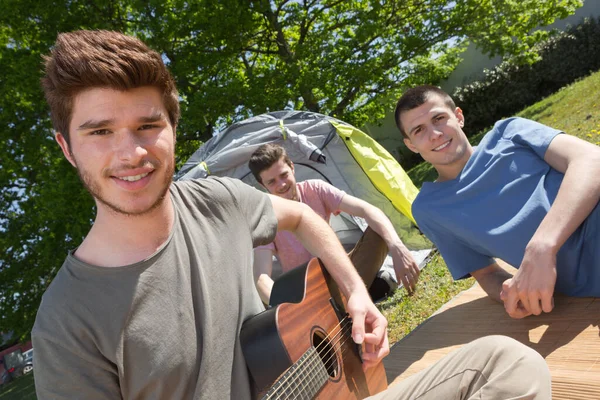 Guy Playing Guitar Campsite Nature — Stock Photo, Image