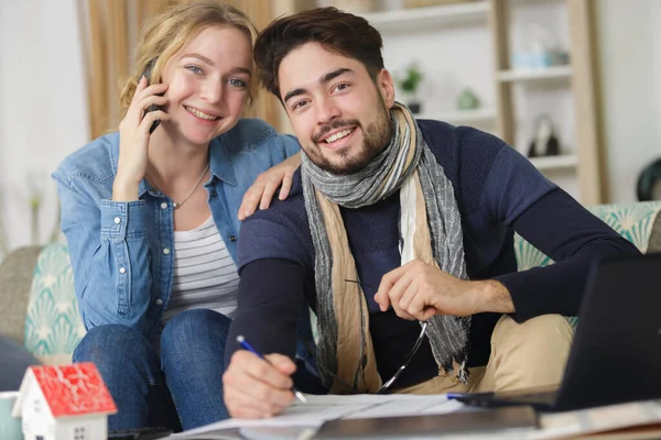 Young Couple Planning Buy New House —  Fotos de Stock