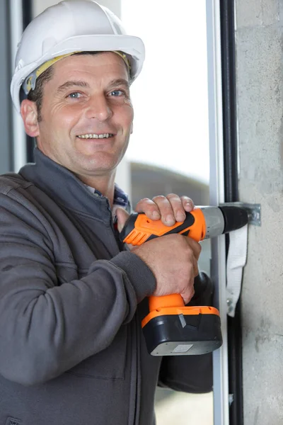 Male Builder Using Cordless Power Tool — Φωτογραφία Αρχείου