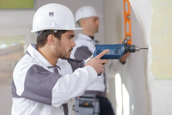 Bauarbeiter Mit Bohrmaschine — Stockfoto