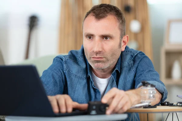 Portrait Man Fixing Camera — Stock Photo, Image