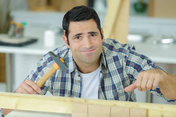 Male Worker Blowing Hammer Finger — Stock Photo, Image